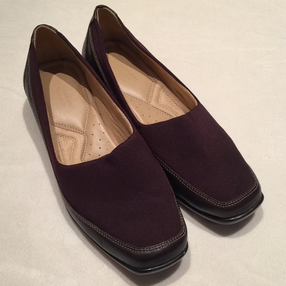 Naturalizer brown flat casual shoe, size 9 - Picture 1 of 8